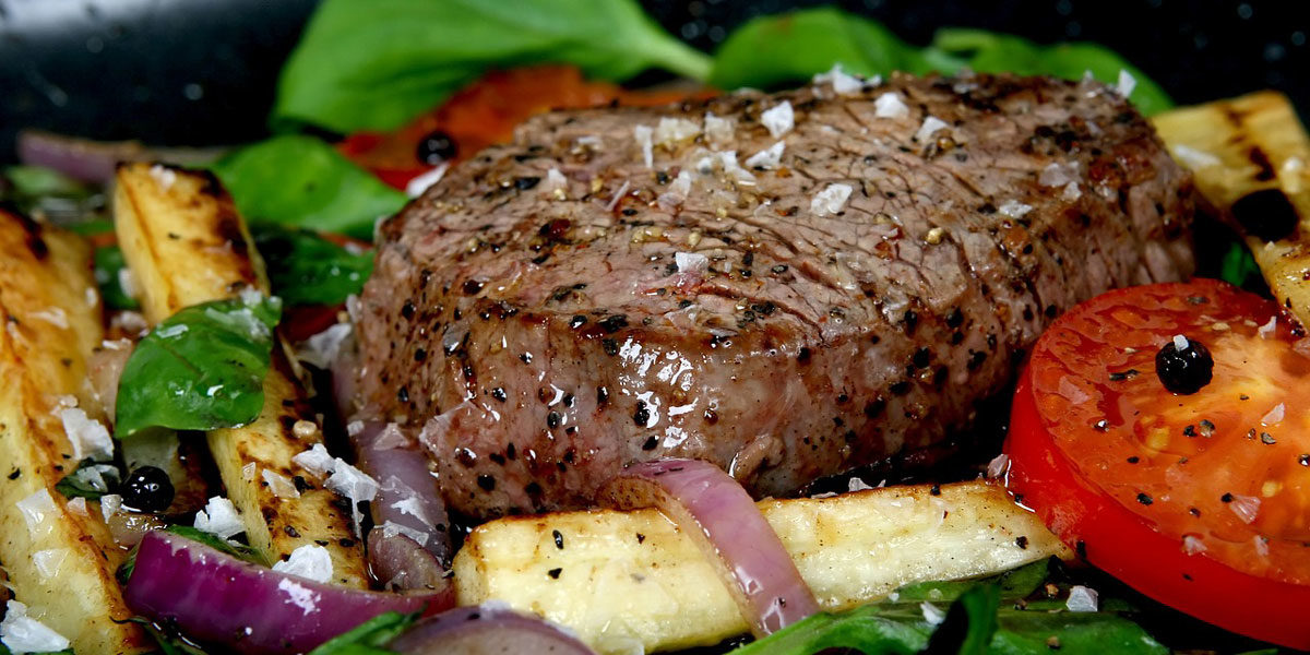 Rinder Steak mit gegrilltem Gemüse