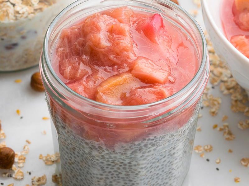 Rhabarberkompott auf Chia-Pudding