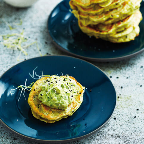 Blinis mit Vollkornreis und blattgrünem Aufstrich