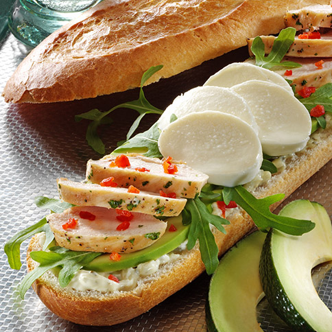 Baguette mit Hähnchenfilet und Avocado