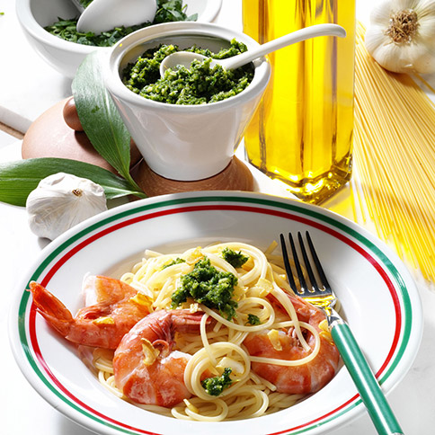 Spaghetti mit Bärlauch-Pesto und Garnelen