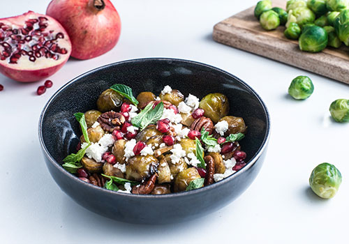 Gerösteter Rosenkohl mit Granatapfel und Pekannüssen