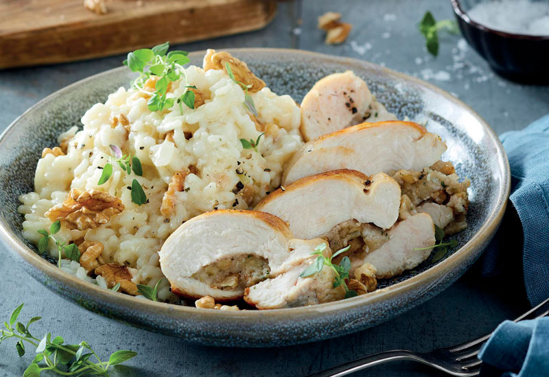 Gefüllte Hähnchenfilets auf Risotto mit Walnüssen