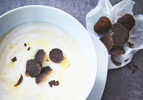 Käsesuppe mit l’Etivaz AOP & schwarzem Trüffel