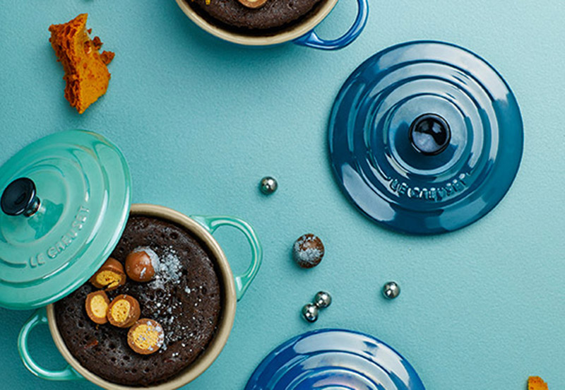 Le Creuset Mini Cocotte Metallics Schokokuchen