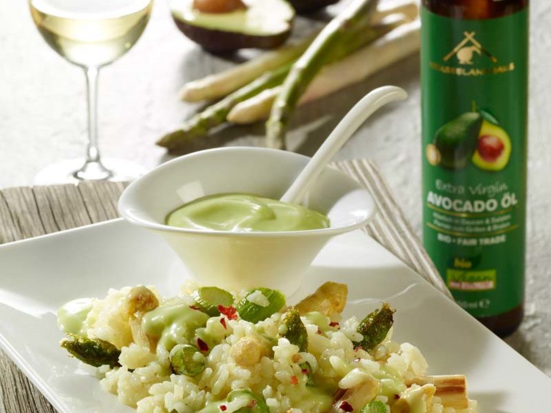 Spargel-Risotto mit Avocadocreme