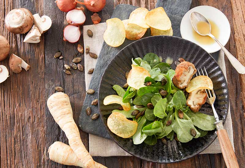 Feldsalat mit Kartoffelchips