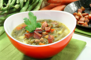 Bohnensuppe mit Fleischeinlage