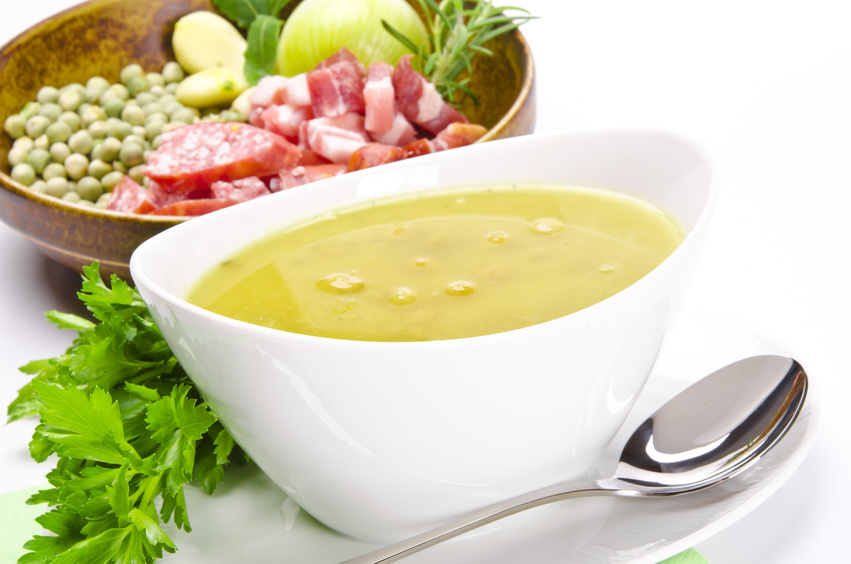 Erbsensuppe und Zutaten