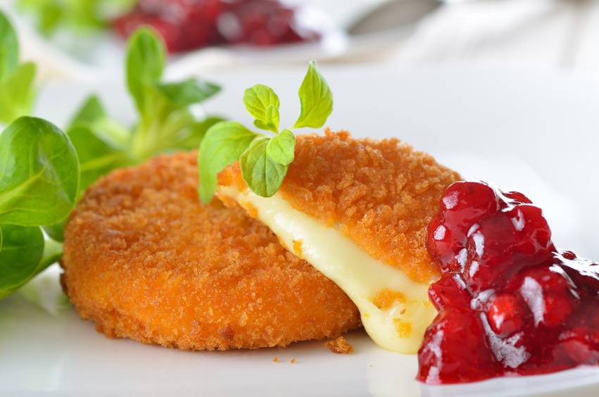 Gebackener Camembert mit Preiselbeeren