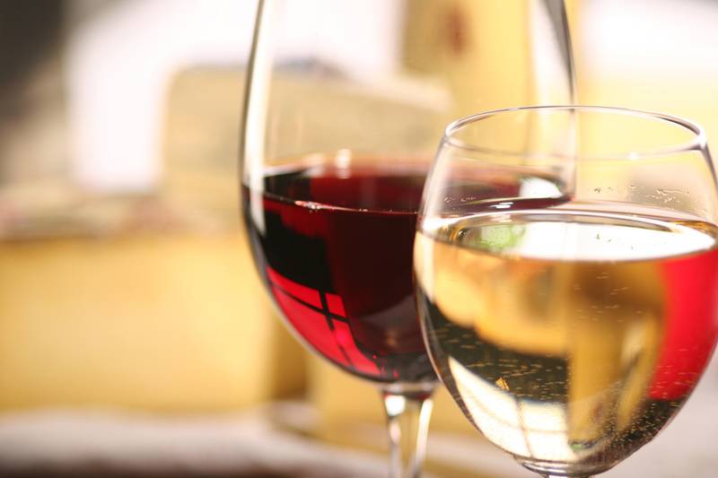 Rotwein und Weißwein