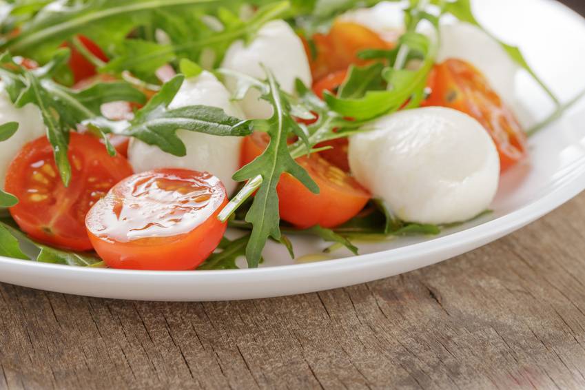 Mozzarella mit Tomate und Rucola