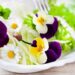 Salat aus Blüten